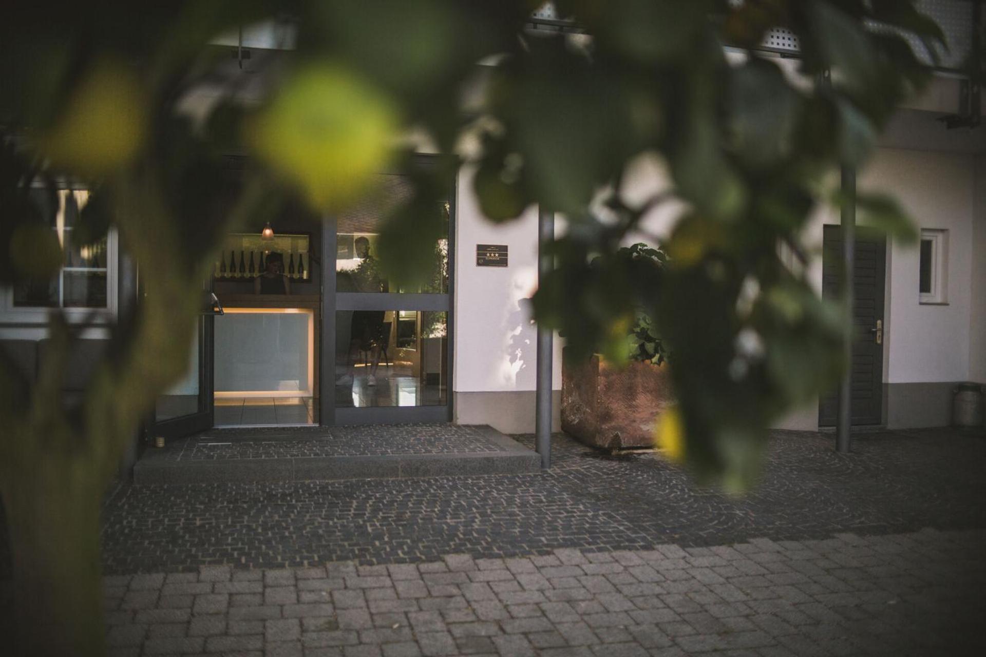 Weingut Gehlen-Cornelius Hotel Браунеберг Екстериор снимка